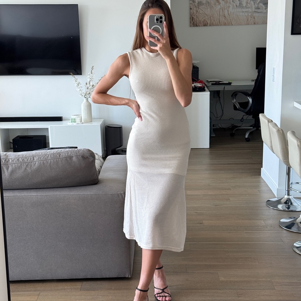 Elegant Cream Sleeveless Midi Dress